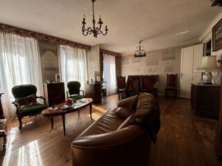  Immeuble à vendre 10 pièces 496 m²