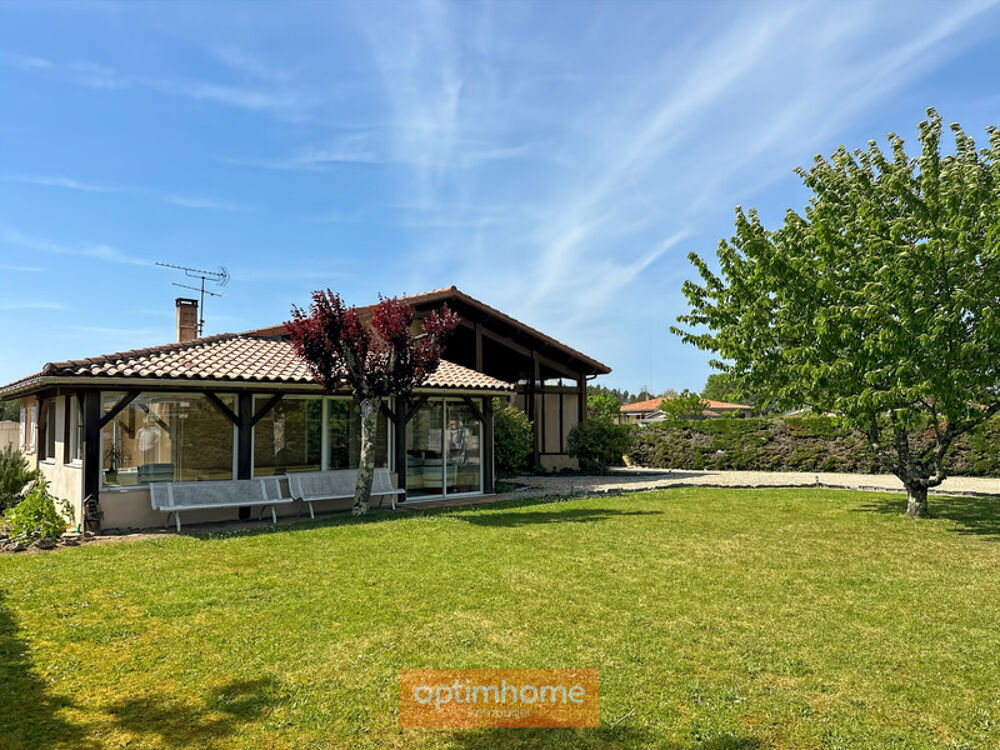 Villa de plain-pied avec véranda en excellent état et à proximité des commerces, jardin, garage