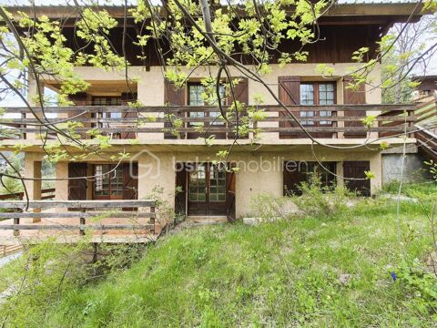   GRAND CHALET DE 260 m AVEC VUE IMPRENABLE Chalet - 6 pice(s) - 270 m