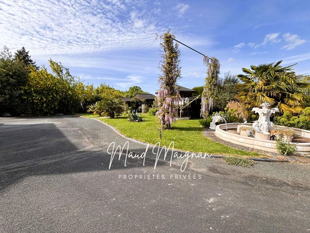 Vente Maison Propriété familiale, très beaux volumes, piscine et atelier, cadre calme et sans vis-à-vis Segre en anjou bleu
