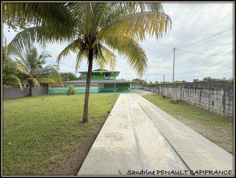 Vente Immeuble A VENDRE A KOUROU (GUYANE FRANCAISE) UNE CHARMANTE PROPRIETE DE 486 m² - DEUX APPARTEMENTS T3 - UN STUDIO - SUPERFICIE DU TERRAI Kourou
