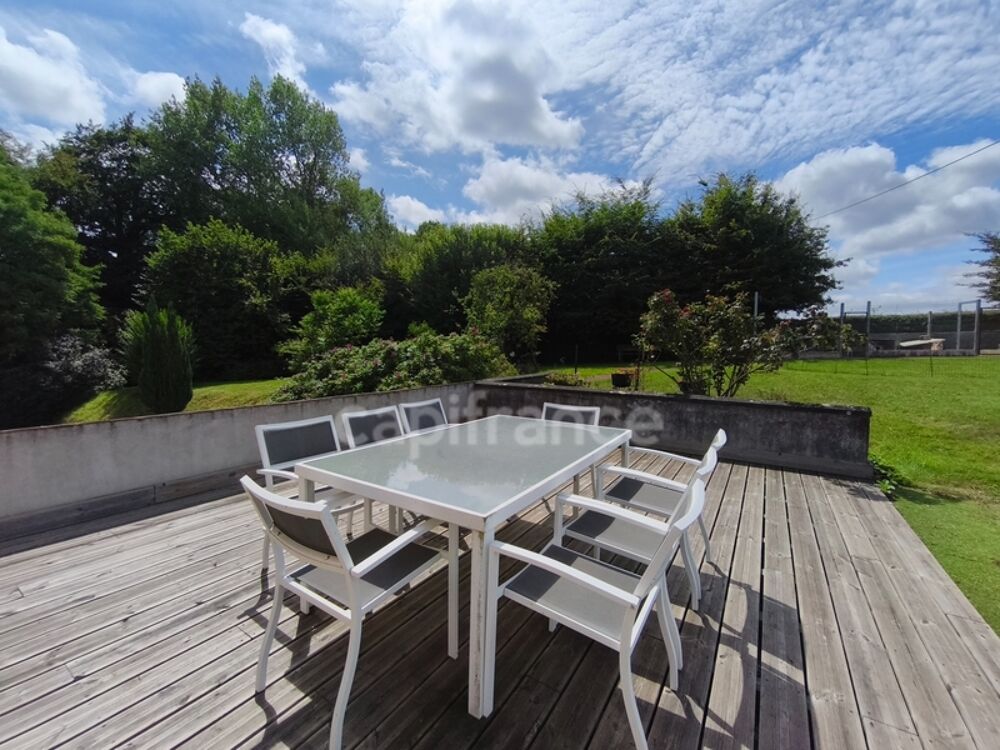 À Échauffour (61370), découvrez cette spacieuse maison familiale de 135 m², offrant 4 chambres, un vaste jardin paysagé de 7 490