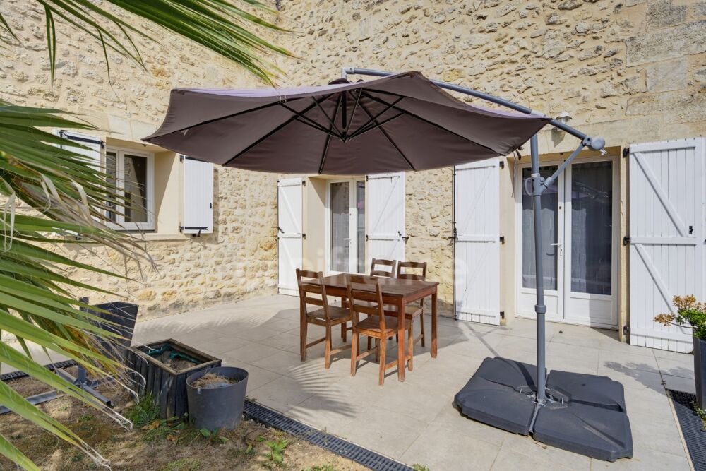 MAGNIFIQUE MAISON EN PIERRE DE 210 M² AVEC PISCINE, GARAGE ET BOULODROME  PROCHE ST EMILION & BORDEAUX