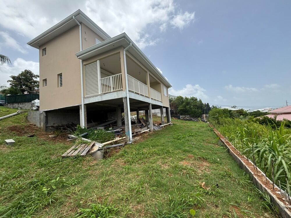 Villa à vendre 4 pièces de 97 m2 LA TRINITE (97220), vue mer