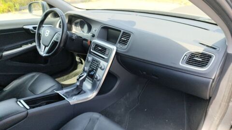 V60 2.0 D3 150 Geartronic 8 Momentum Business 2017 occasion 69008 Lyon