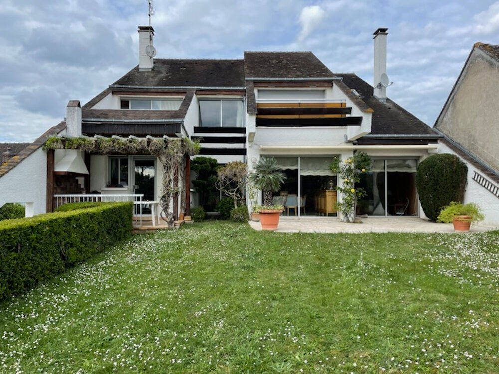 EXCLUSIF ! Maison d'Architecte de 4 chambres dont 2 avec balcons, et piscine