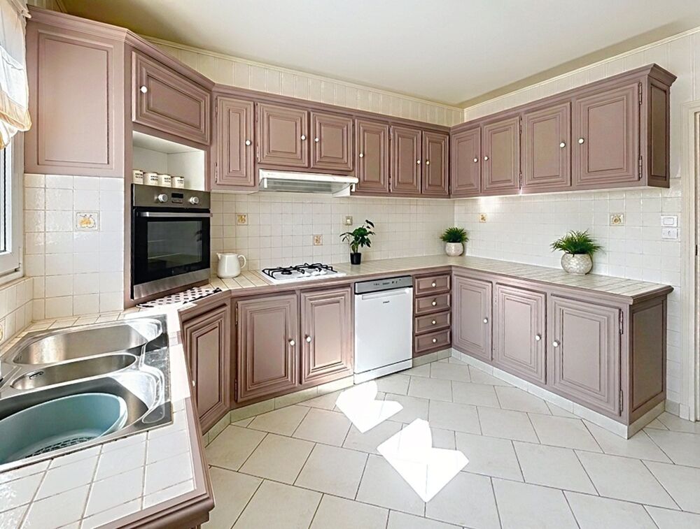 Vente Maison ? À VENDRE – Maison familiale de 198M² avec terrain de 1143 m² à Longueville, à 5 min de Granville et 3 km des plages Longueville