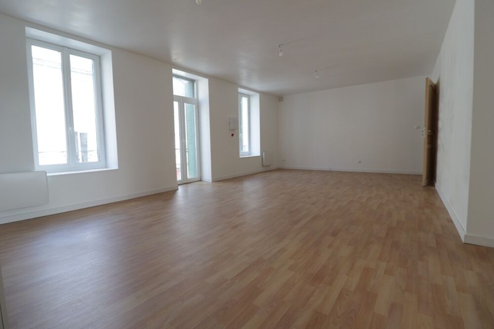 A VOIR ! Maison à vendre 7 pièces MAURIAC (15)