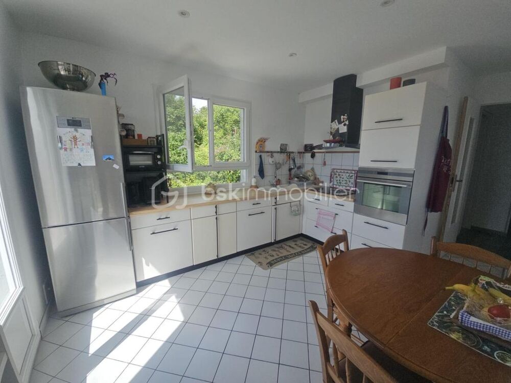* MAISON 3 CHAMBRES + 1 BUREAU / GARAGE / JARDIN / VUE