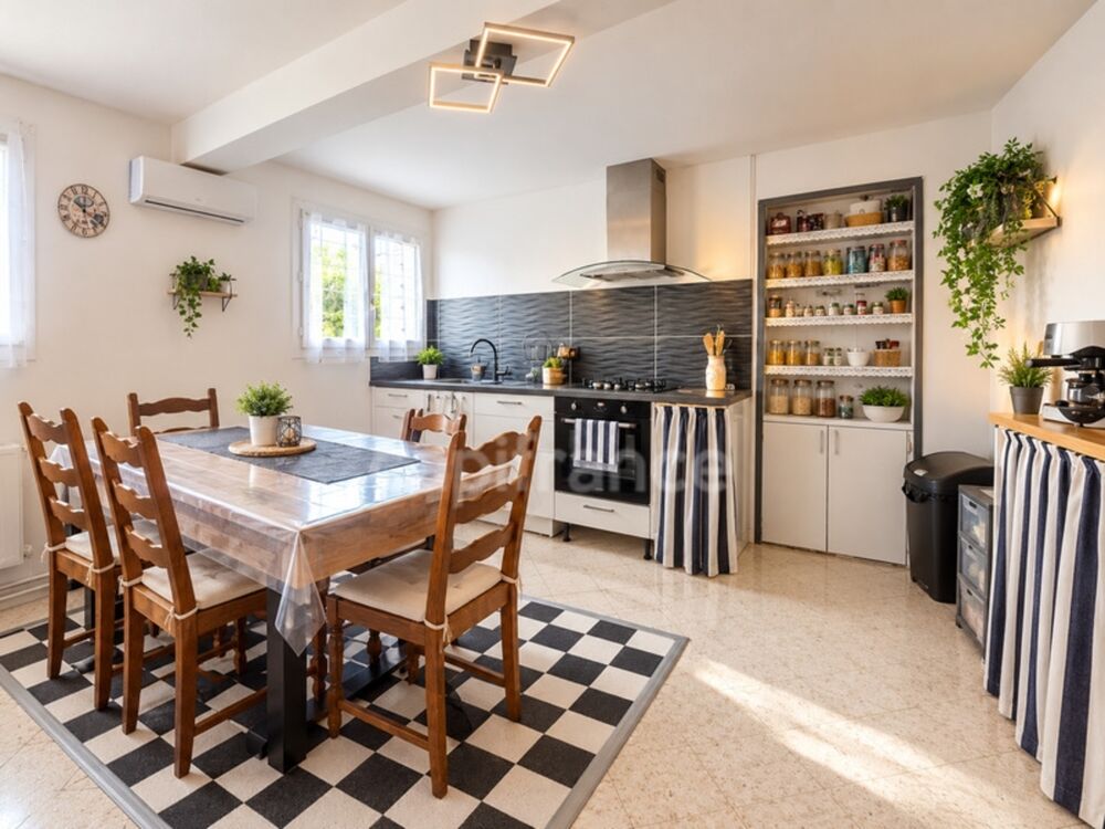 Vente Maison Maison charentaise rénovée de 130 m², 4 chambres, garage et jardin clôturé Ecoyeux