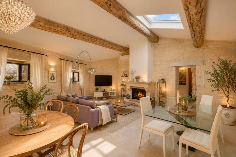 UZES : A 5 minutes d'Uzès, magnifique maison en pierre rénovée avec terrasse tropézienne, 3 chambres, Grand séjour, et garage ex