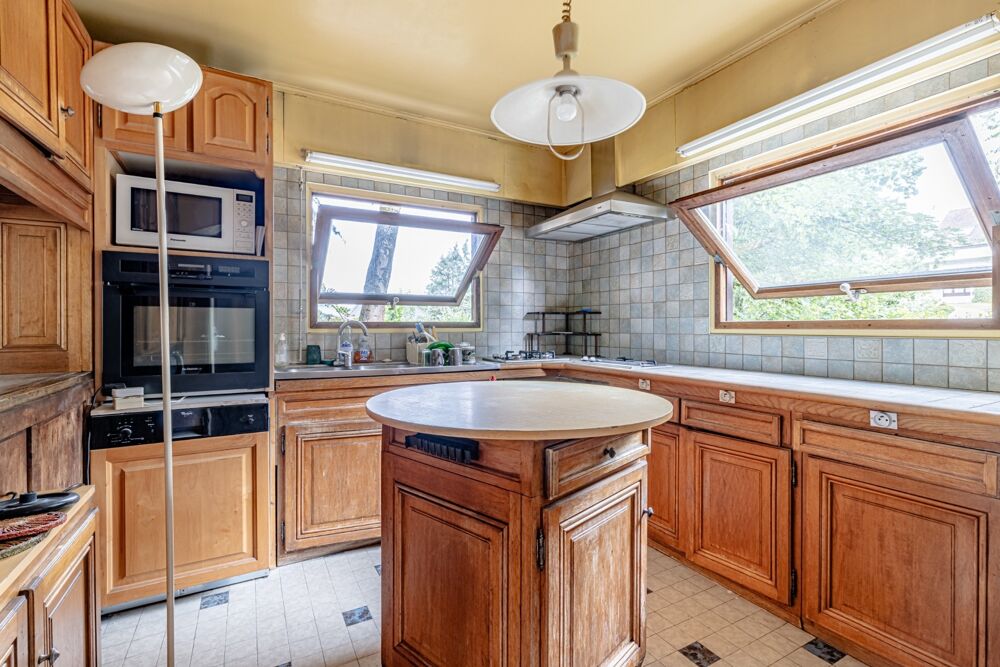 Vente Chalet Charmante maison atypique de 9 pièces à vendre, à Montlhéry avec potentiel d'aménagement Montlhery