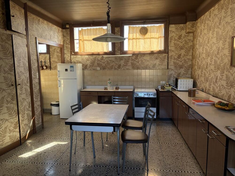 Vente Maison ENTRAIGUES( 63) ANCIEN DEPOT AVEC HABITATION Entraigues