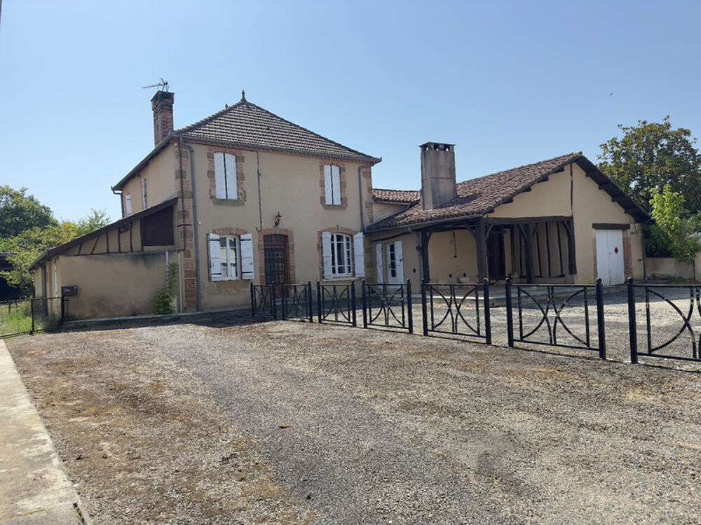 Maison 8 pièces 250 m² · à Cazaubon · 250 m² · 240 000 €