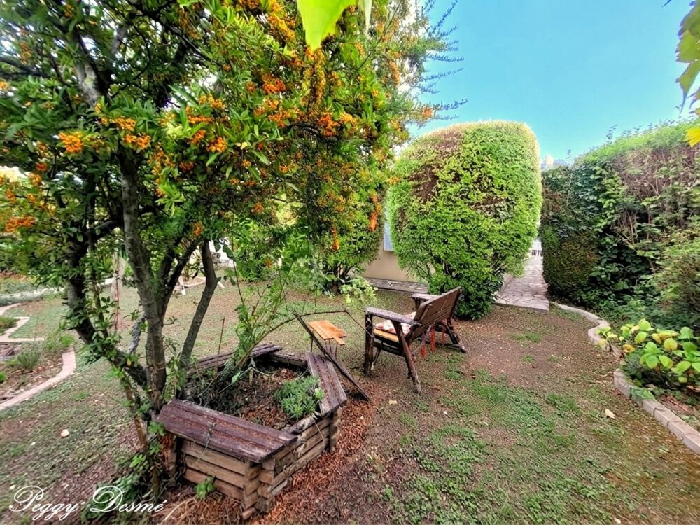 Vente Maison Maison à vendre 7 pièces PERIGNY (17) - Elégante maison de plain-pied de 144 m2 aux portes de La Rochelle - Double séjour- 4 cha Perigny