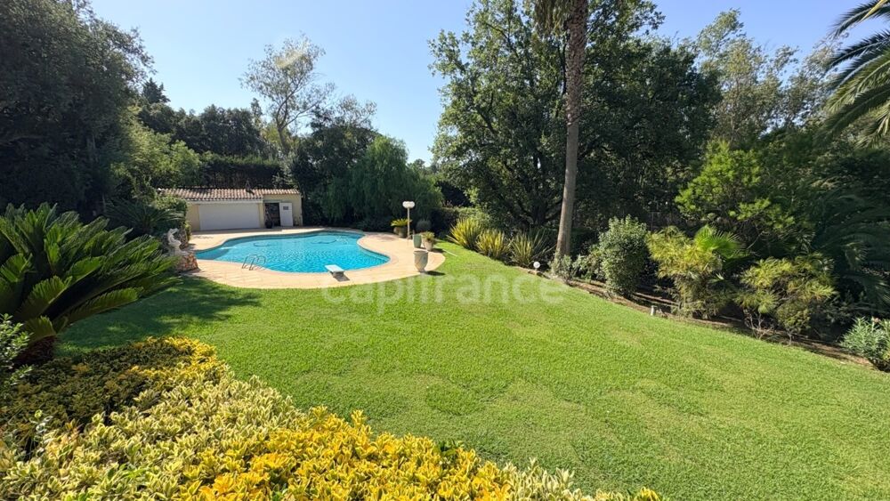 à vendre  Propriété/château Saint-Raphaël (83700)