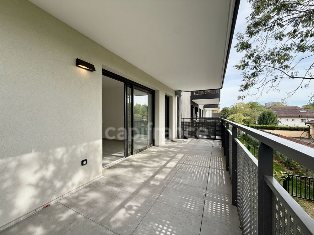 Appartement à vendre 3 pièces VERSONNEX (01) - 65m2, balcon (16m2), garage double (32m2)