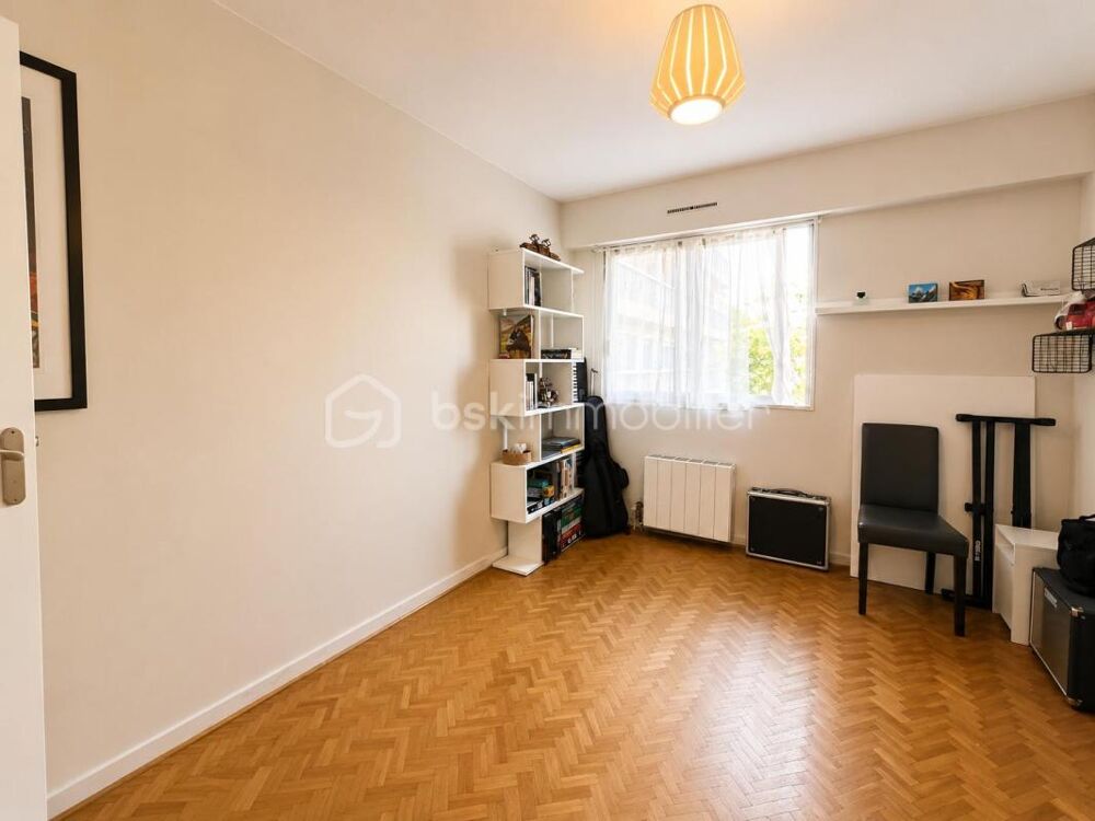 Vente Appartement APPARTEMENT 3 PIÈCES TRAVERSANT – LUMINEUX – CAVE – PROCHE CANNES – COMMERCES ET TRANSPORTS À PIED Le cannet