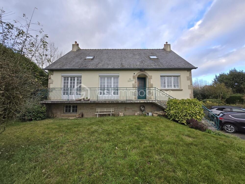 À découvrir : une maison familiale au charme intemporel, posée sur un vaste terrain de 1500 m²