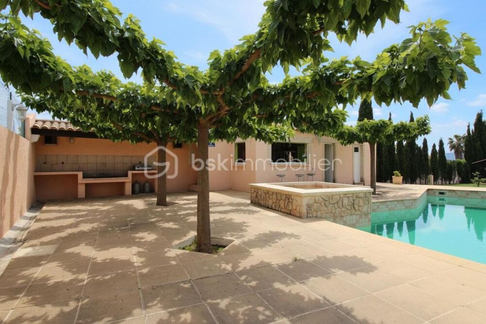 Votre oasis de tranquillité : villa 5 chambres avec piscine et cuisine d'été sur plus de 2 500 m²