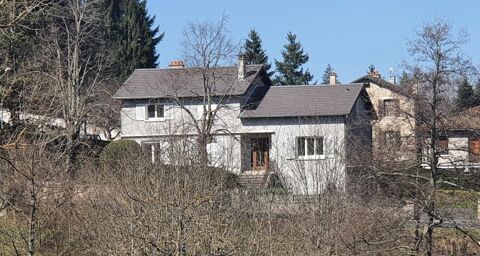   Saint-Julien-Chapteuil  43260  maison traditionnelle de 1972 sur deux niveaux �lev�s sur sous-sol  302 m� habitables 6 chambres Maison - 12 pi�ce(s) - 302 m�