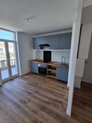  Appartement à louer 2 pièces 37 m²
