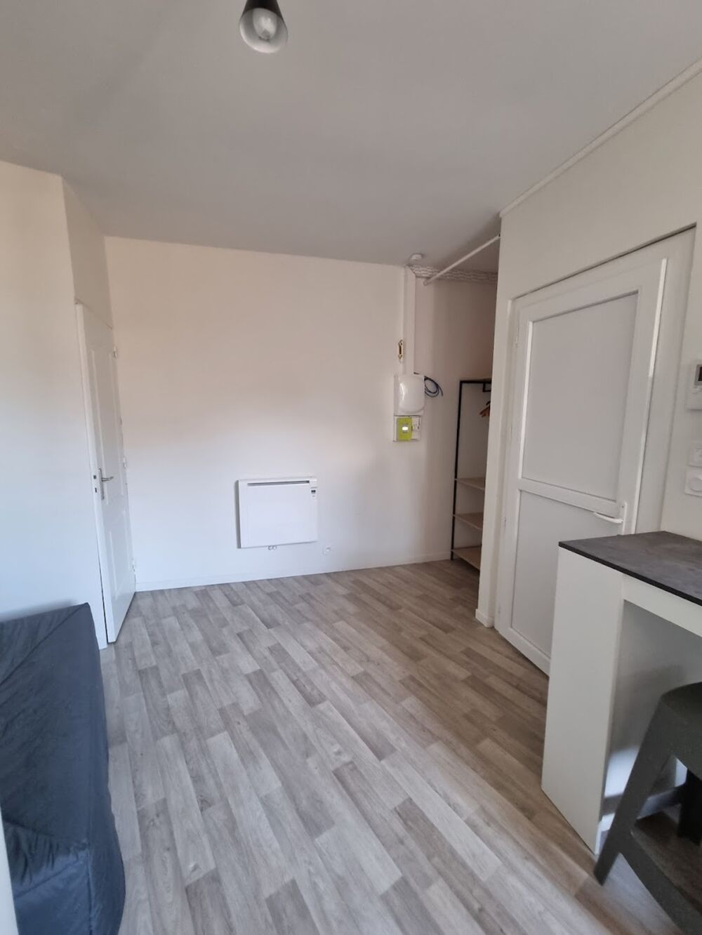 Location Appartement Studio meublé refait à neuf, proche gare, fac, ifps, bus de ville dans un immeuble refait à neuf Agen