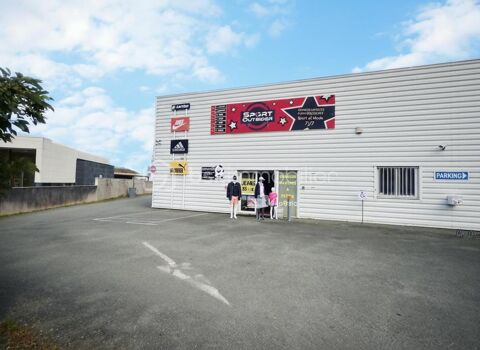 Fonds de commerce et droit au bail – Local commercial 300 m&sup2; avec parking 120000 85160 Saint jean de monts