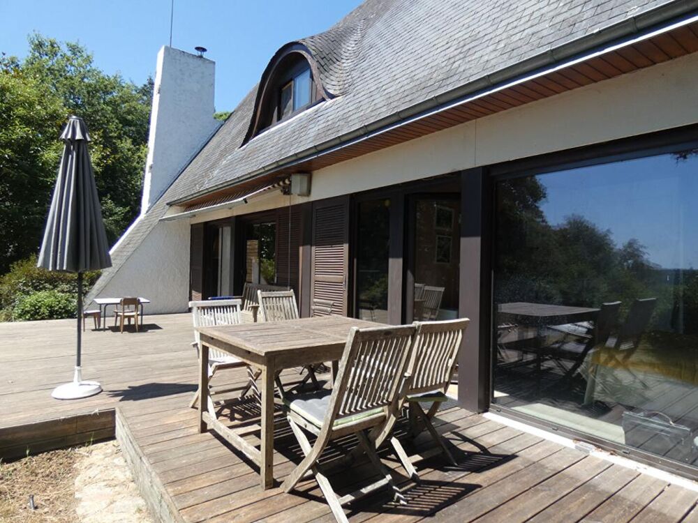 A 20kms des villes de QUIMPERLE et LORIENT, Maison de 134m2 - (160m2 au sol) - sur environ 2,8 hectares !