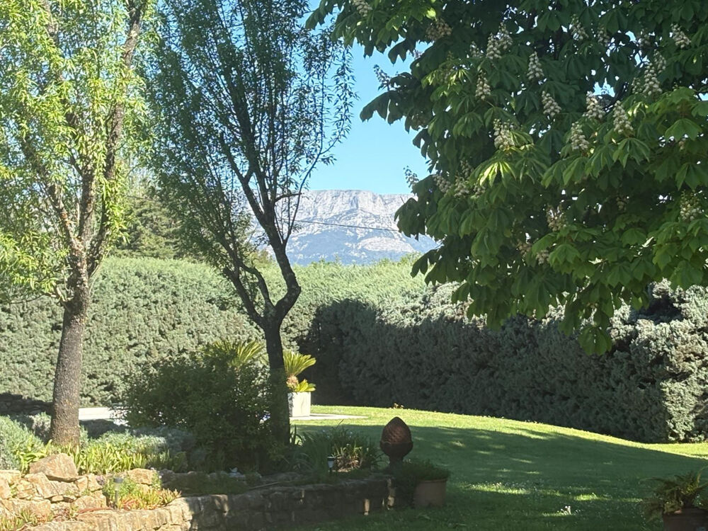 A vendre région Aix-en-Provence Sud Maison véritable mas à vendre à Trets proche Peynier vue Sainte Victoire au calme avec grand