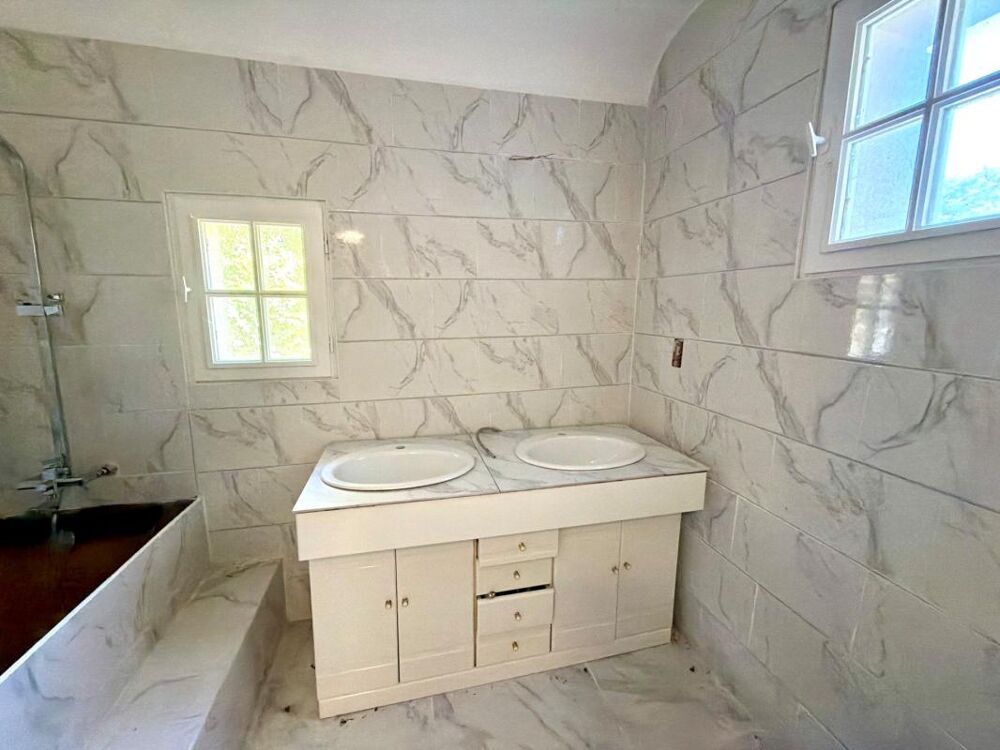 Vente Maison Maison à vendre 8 pièces PLOZEVET (29) Plozevet