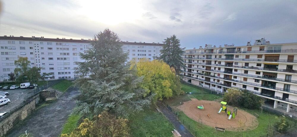 Vente Appartement Appartement type 6, à rénover, situé au 4ème étage d'une copropriété avec cave et ascenseur Perigueux