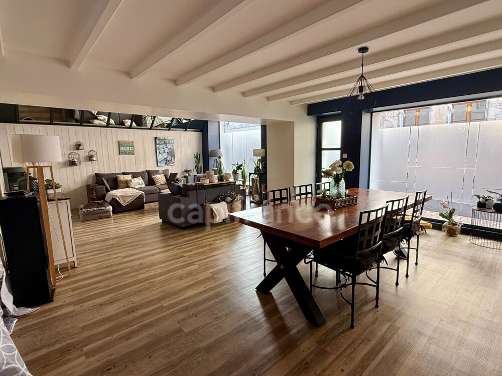 ? CHAMPDENIERS  Maison de caractère rénovée de 175 m² avec 135 m² de dépendances et fort potentiel