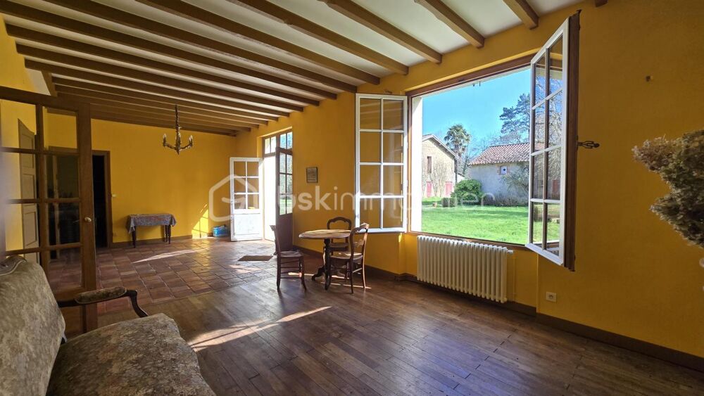 Ensemble immobilier, maison de 178 m², maisonnette, granges, petits toits, terres et étang