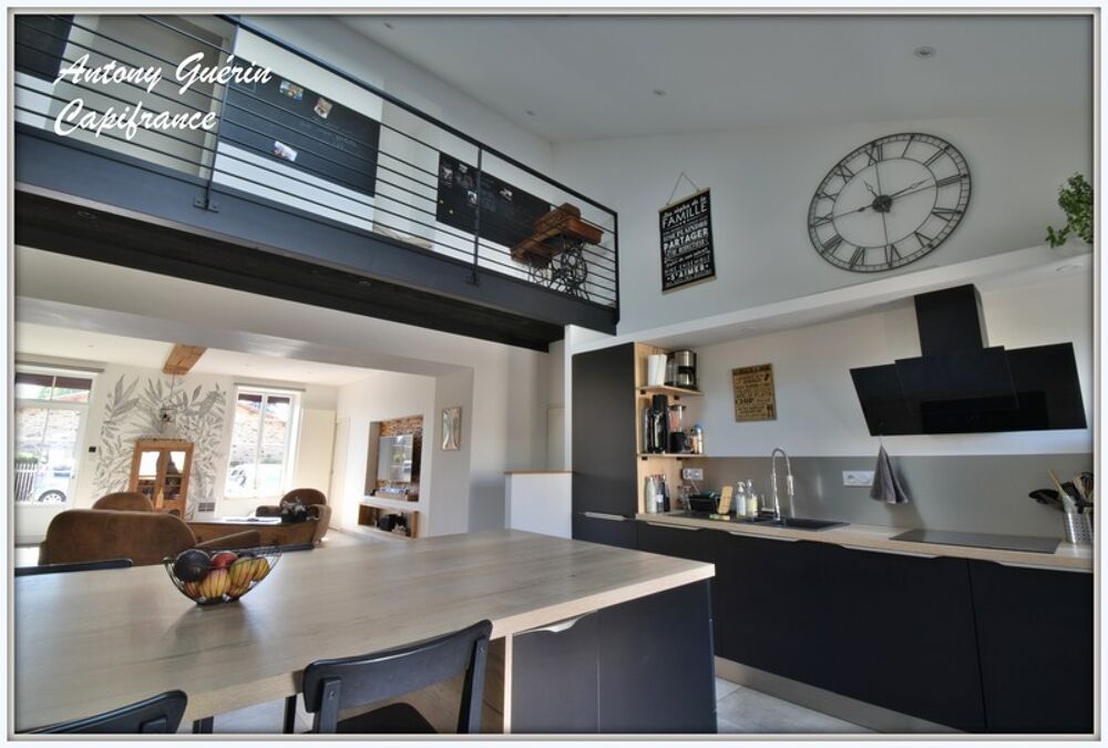 Grange rénovée de caractère avec dépendance 9 pièces-252 m² Habitable-MESNARD LA BAROTIERE