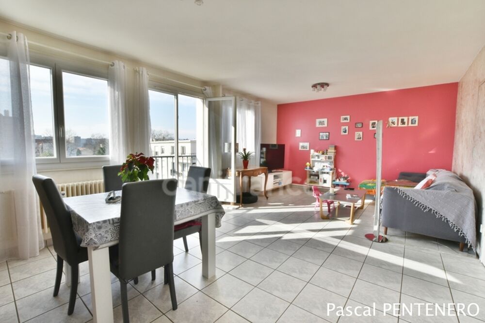 Vente Appartement A vendre VAULX EN VELIN appartement T4 traversant Vaulx en velin