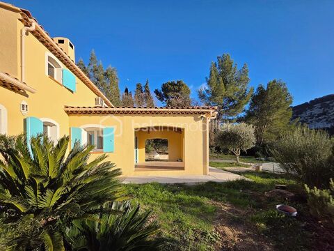   Maison individuelle 157 m2  avec piscine, grand terrain et annexes sur les hauteurs des gorges d'Ollioules Villa - 7 pièce(s) - 157 m²