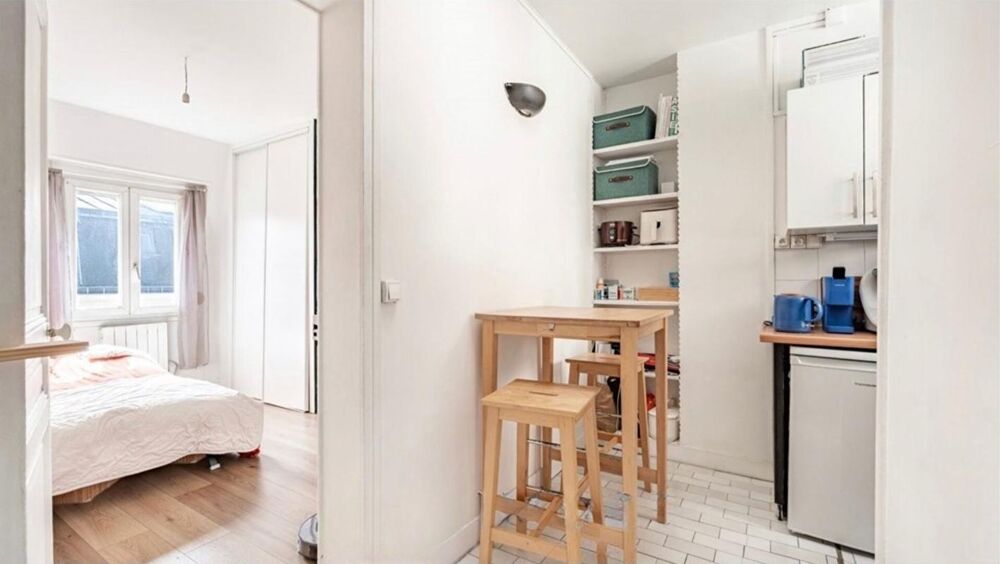 Vente Appartement Grand studio  de charme 22,21 m2 étage élevé Paris 18 Paris 18