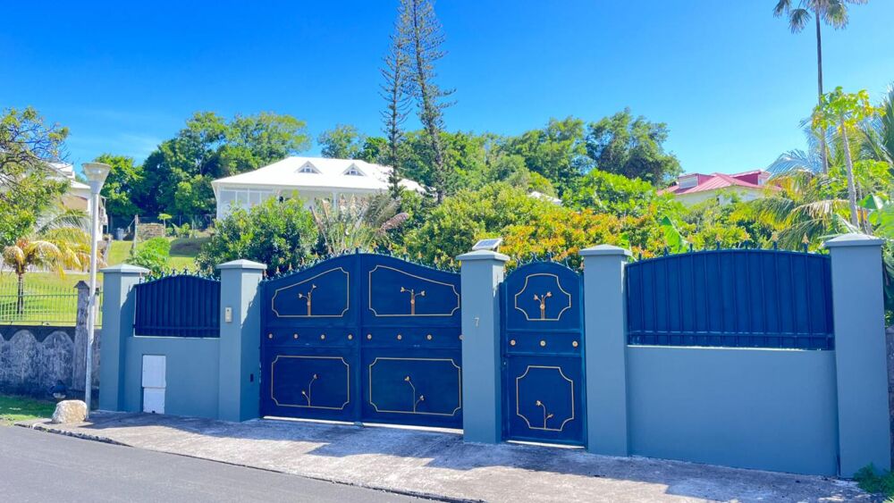Vente Villa Villa Gourbeyre 6 pièce(s) 200 m2 - Vue mer et montagne Gourbeyre