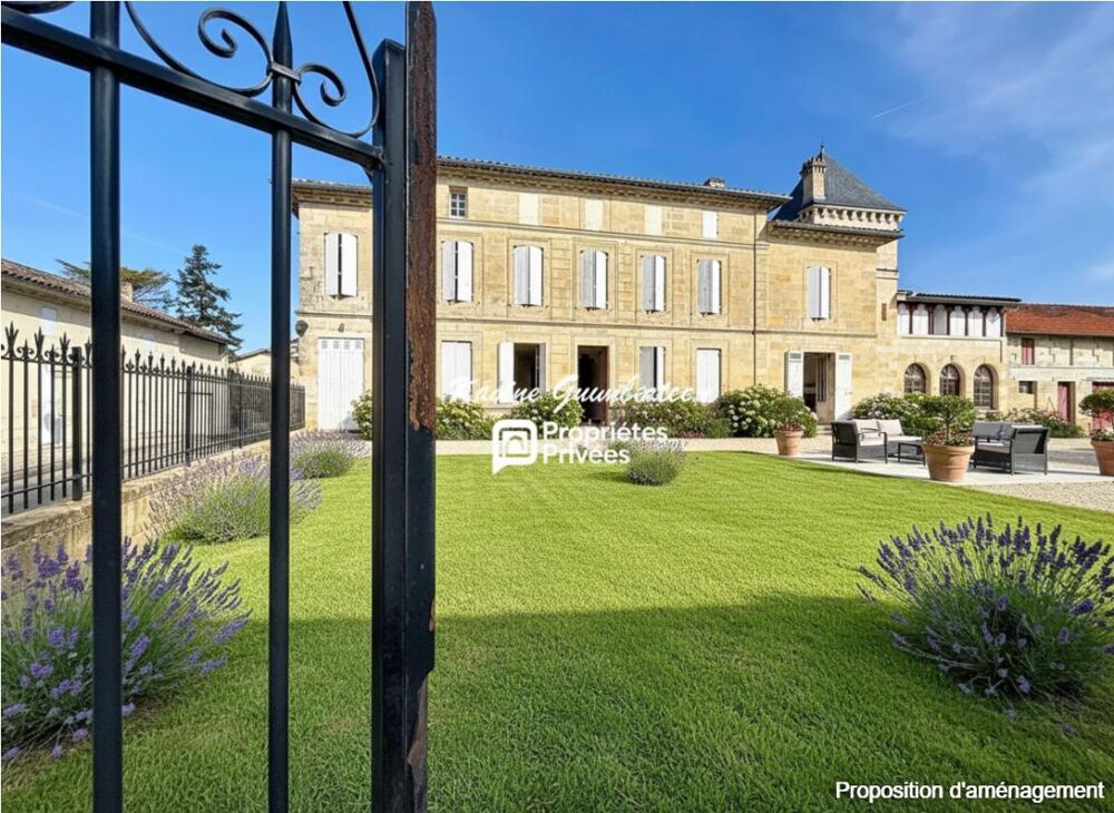 Demeure majestueuse en pierre, avec jardin à rénover
