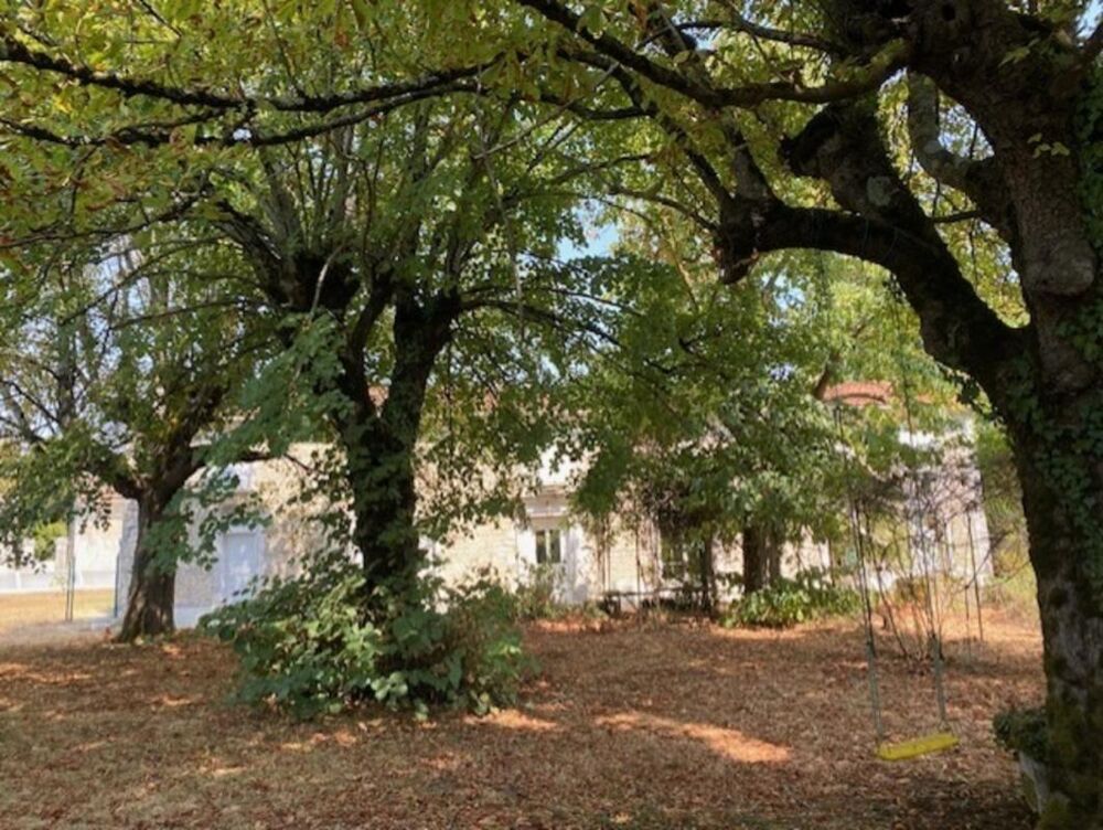 Vente Maison À 15 minutes d'Angoulême – Superbe ensemble charentais d'environ 290 m² habitables avec piscine 20x4 avec abri rétractable, 6 ch Champniers