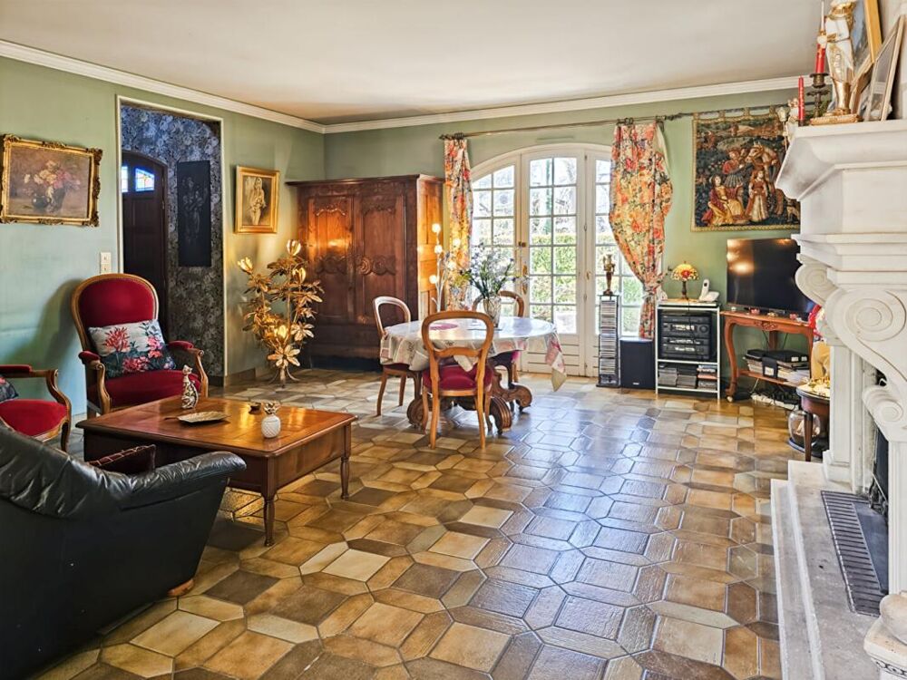 Vente Maison Maison familiale avec un parc arboré de plus de 4 000 m² à seulement 3 km du centre historique d'Angers Angers
