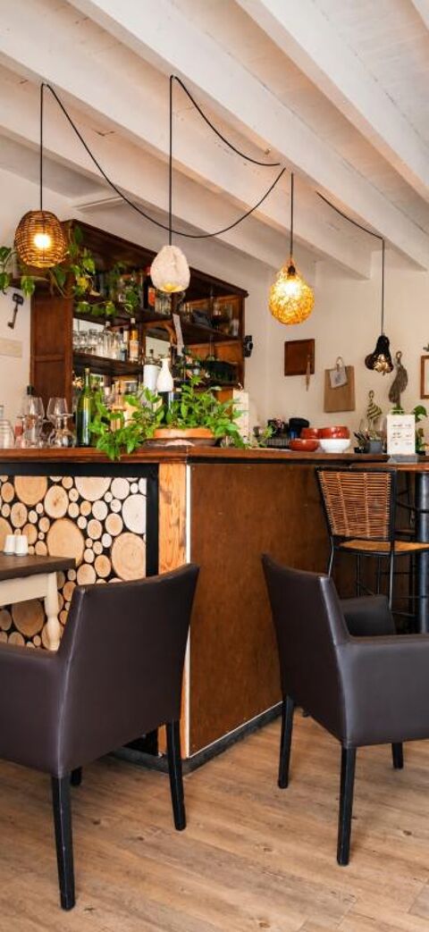  Fonds de commerce -Restaurant licence IV avec logement 