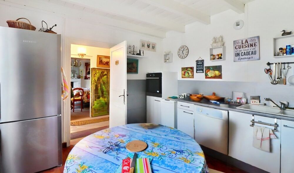 Vente Maison Maison de caractère en pierre de 8 pièces, 5 chambres. 200 m²- DPE C , Saint-Dizant-du Gua Saint dizant du gua