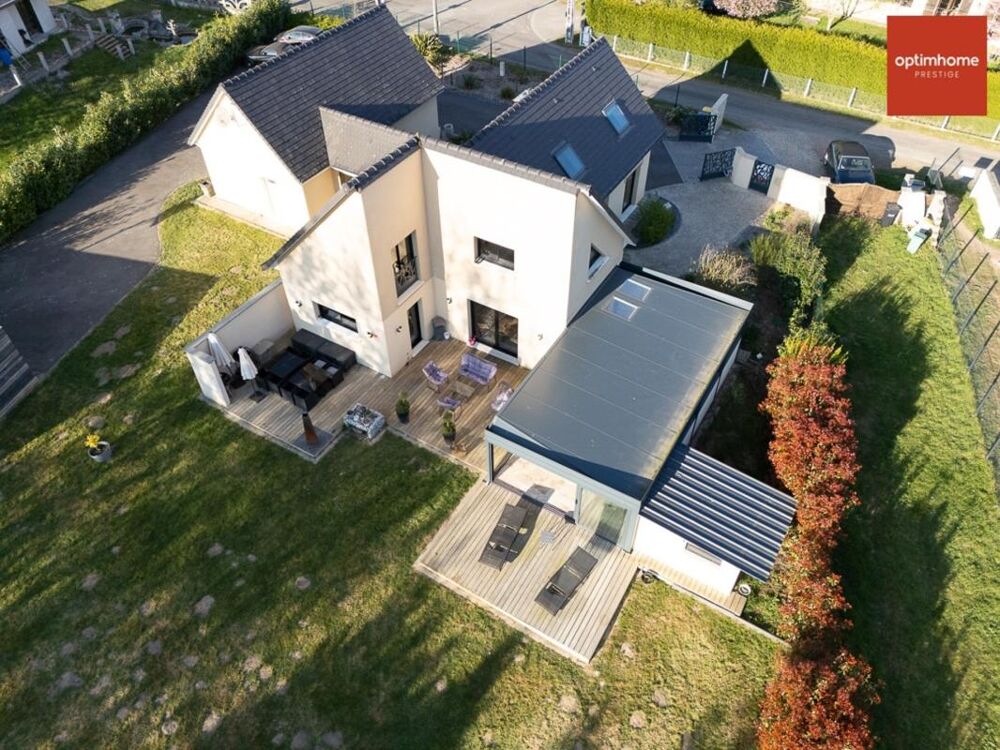 Magnifique maison contemporaine de 300 m² avec piscine intérieure et 5 chambres