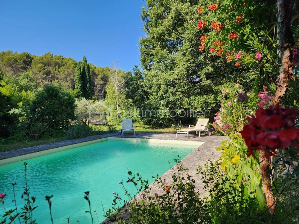 Vente Ferme Batisse avec 5 chambres sur 3000m² de terrain avec piscine Ansouis