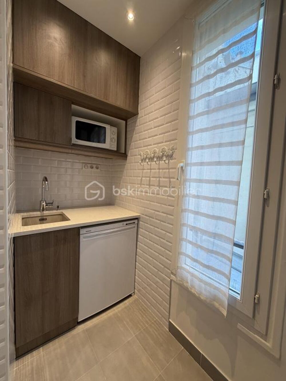 Location Appartement Studio avec salle d'eau et wc Paris 7