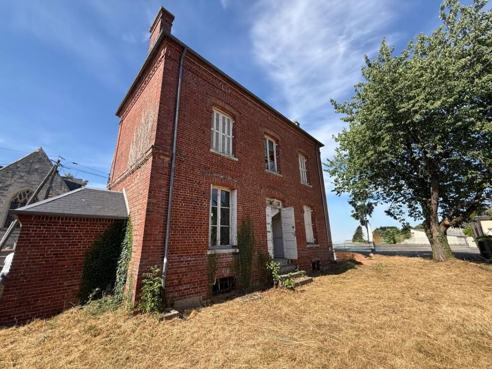 Maison de Maître de 1901 à rénover  Charme, authenticité et potentiel  À 8 min de la gare de Bernay