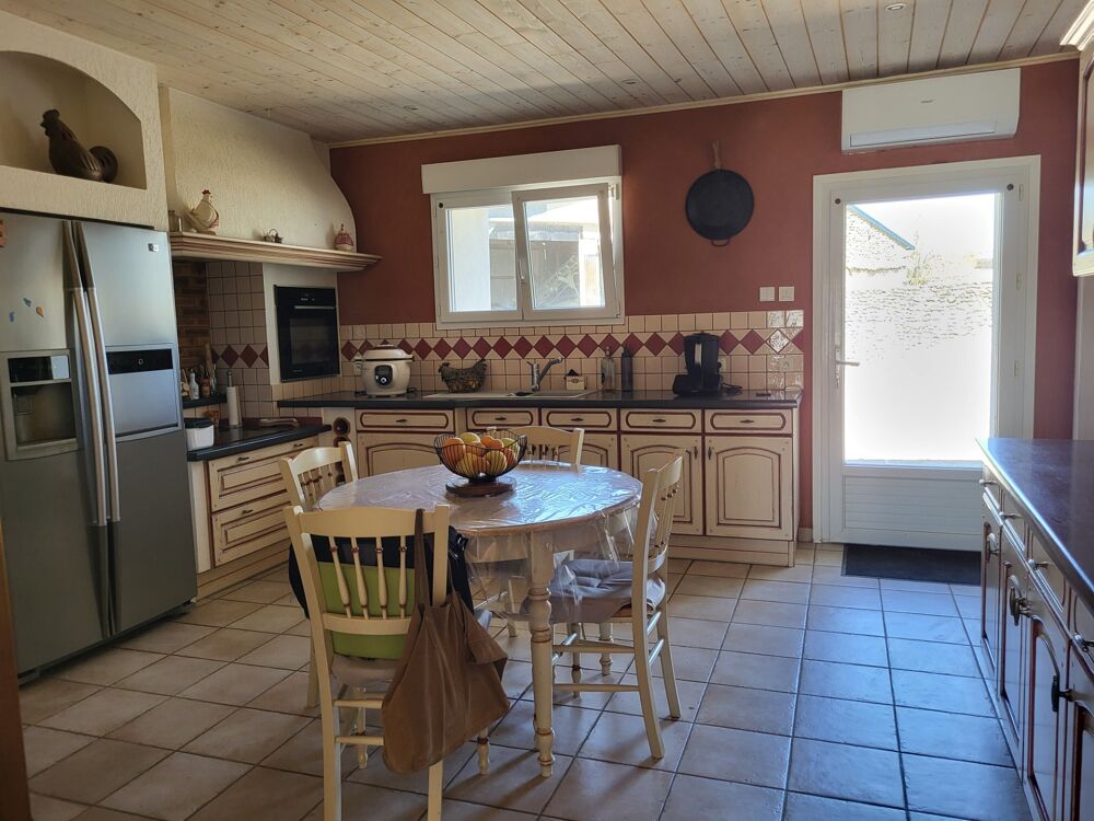 Maison à vendre 6 pièces AIRVAULT (79) Terrain 2538 m²
