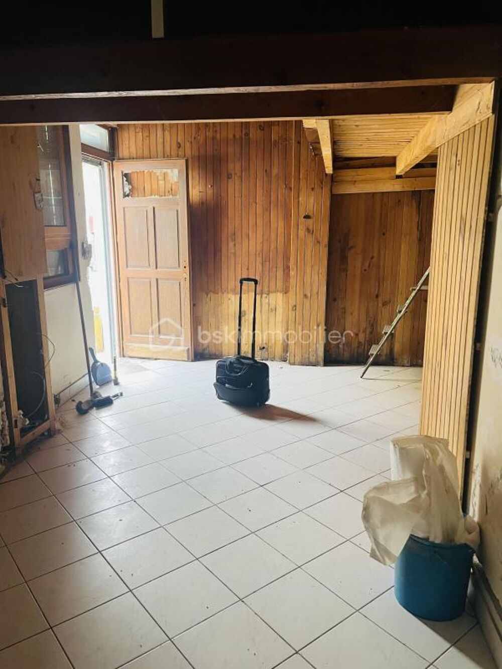 Studio à rénover 24m² + mezzanine + cave - Bagnolet La Dhuys
